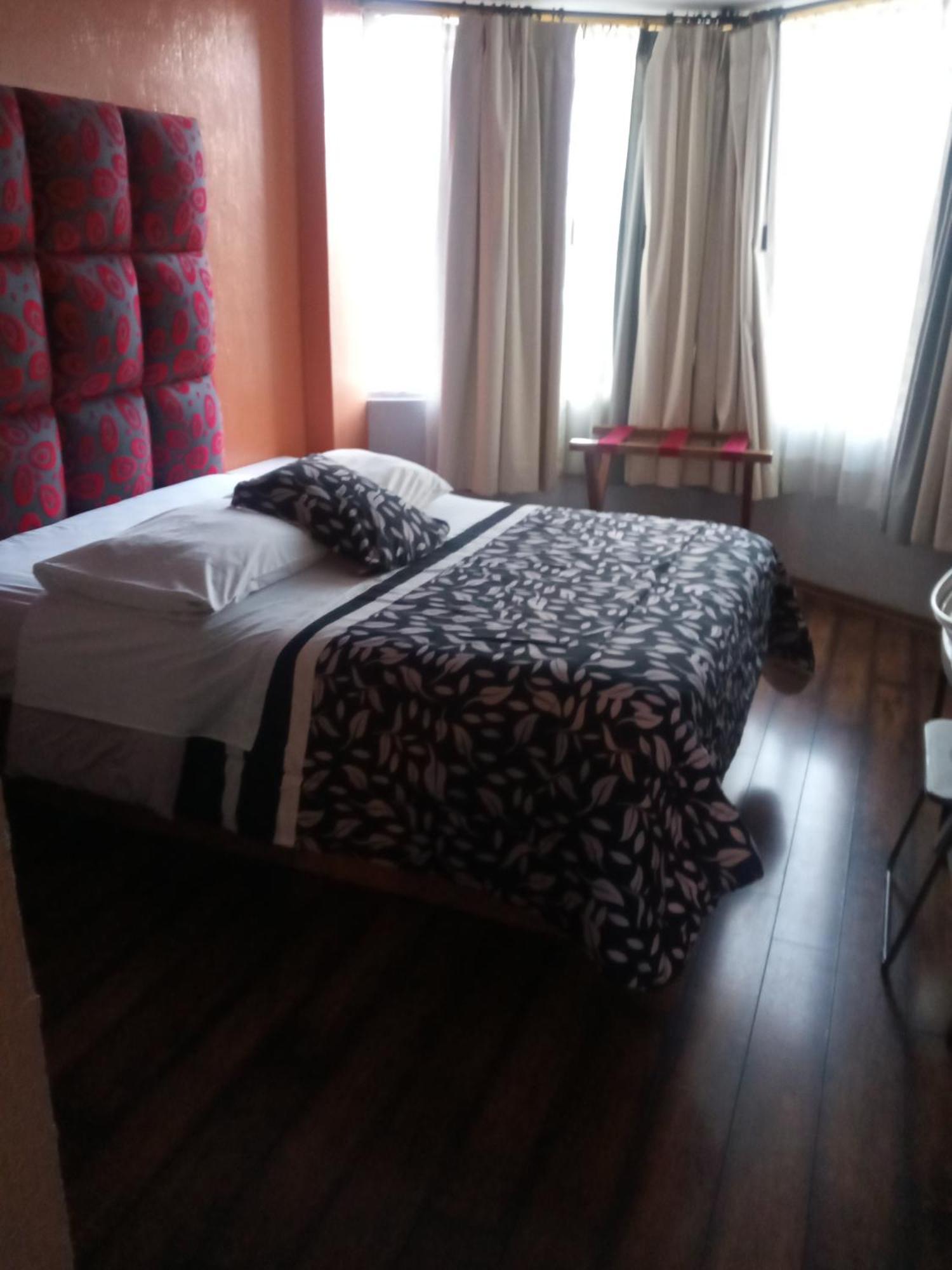 Hostal Capri Кито Екстериор снимка