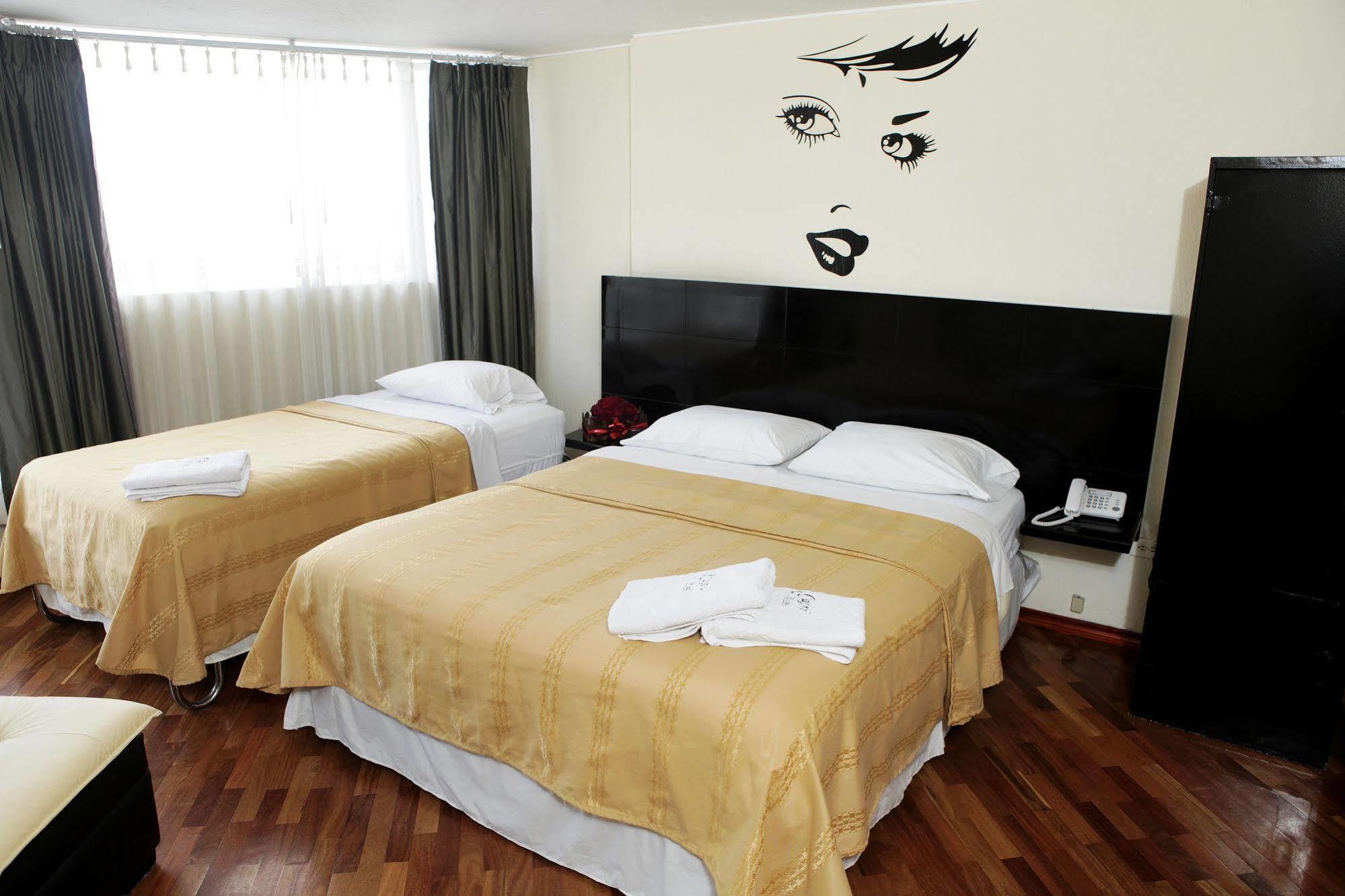 Hostal Capri Кито Екстериор снимка