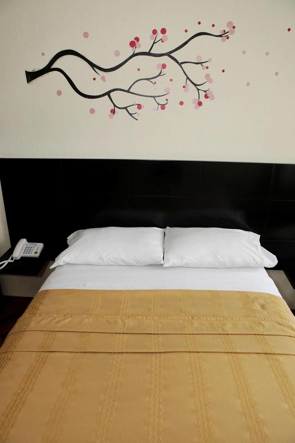 Hostal Capri Кито Екстериор снимка