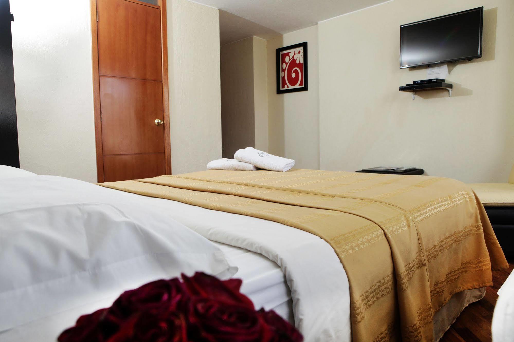 Hostal Capri Кито Екстериор снимка