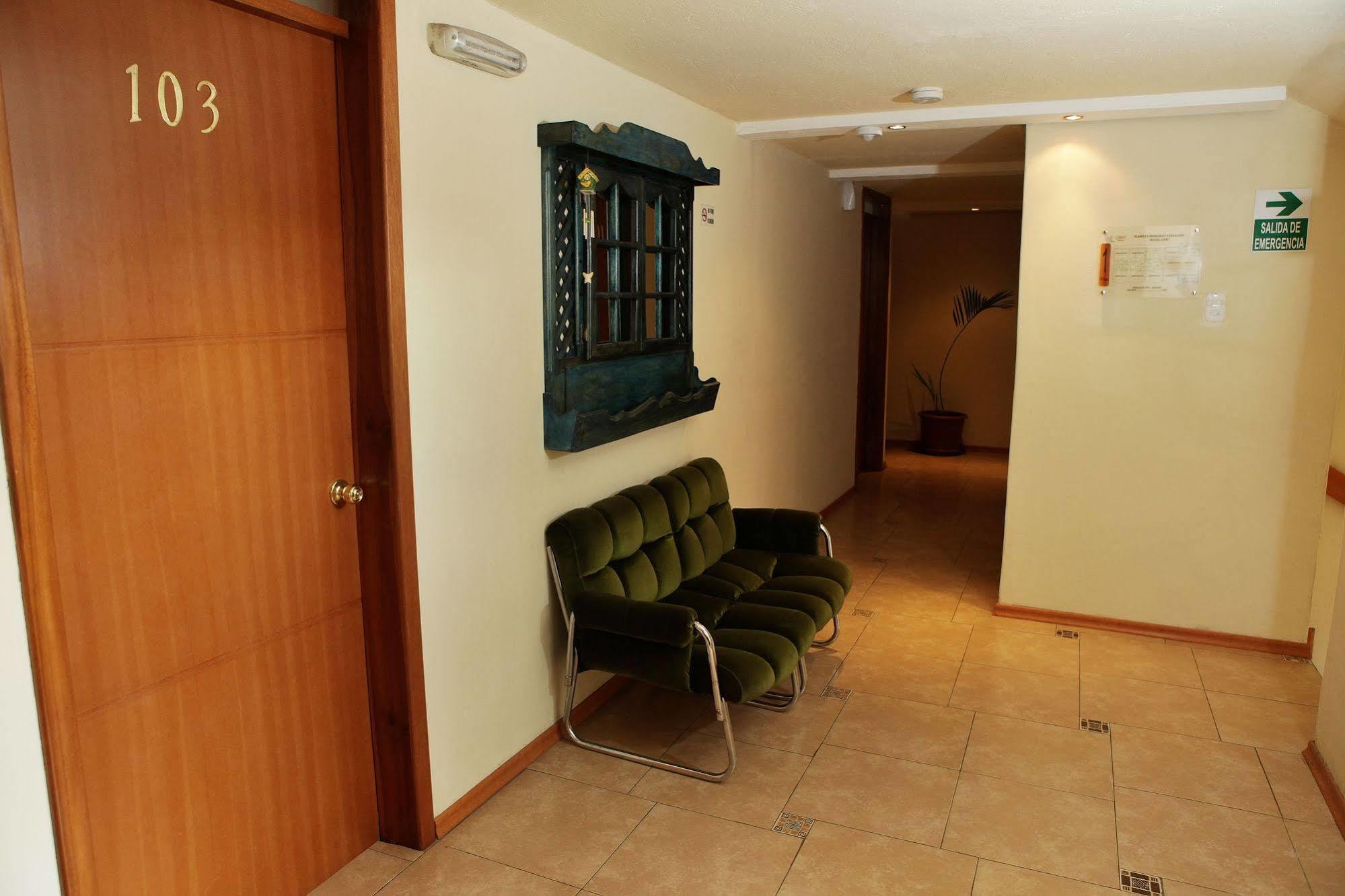 Hostal Capri Кито Екстериор снимка