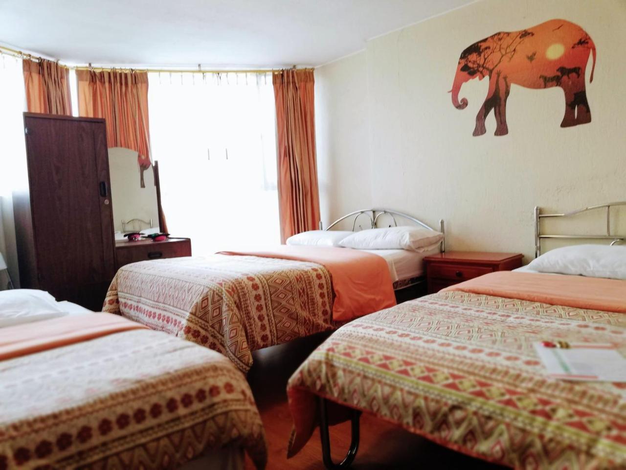 Hostal Capri Кито Екстериор снимка