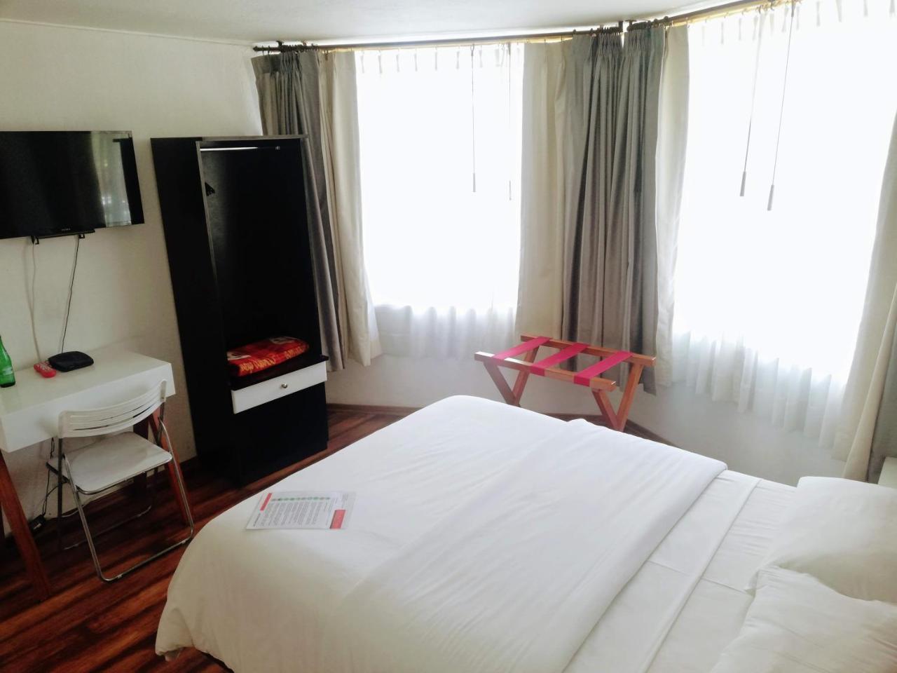 Hostal Capri Кито Екстериор снимка