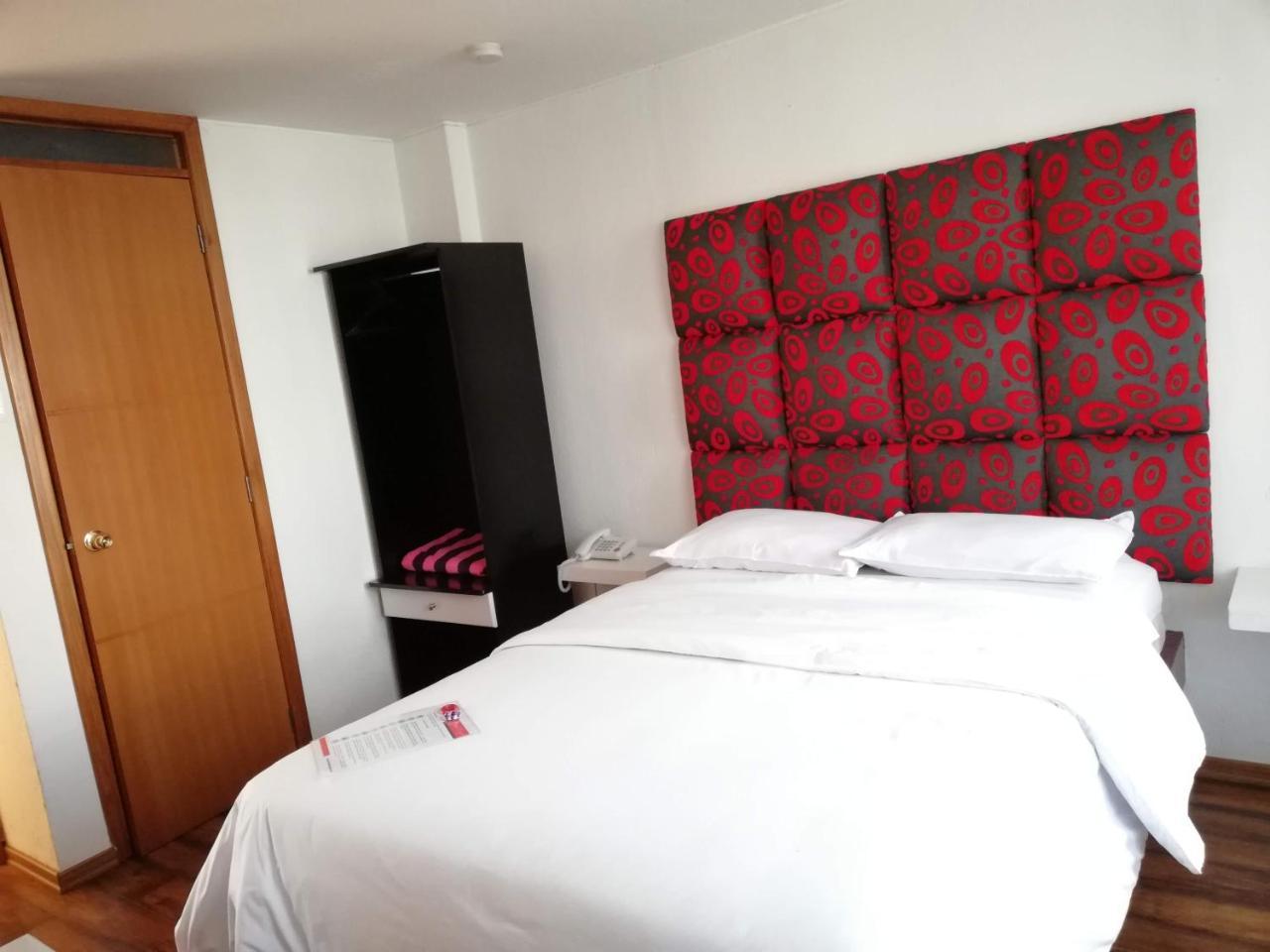 Hostal Capri Кито Екстериор снимка
