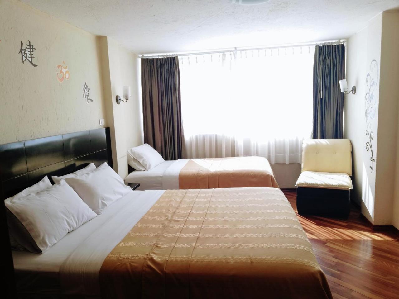 Hostal Capri Кито Екстериор снимка